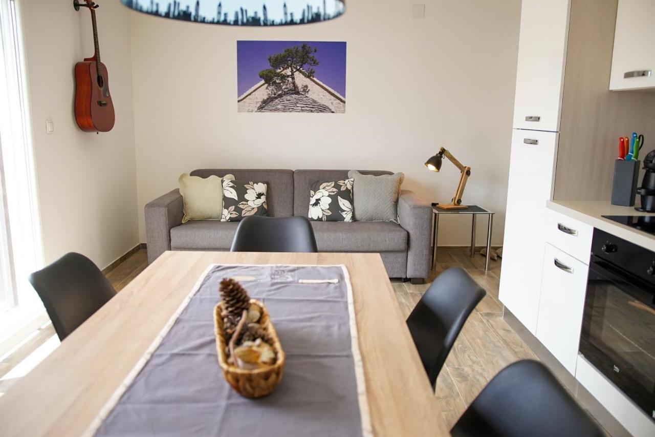 Kaprije Apartmani Tina I Ena Exterior foto