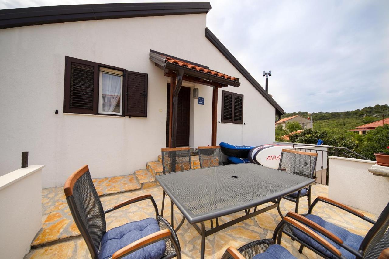 Kaprije Apartmani Tina I Ena Exterior foto
