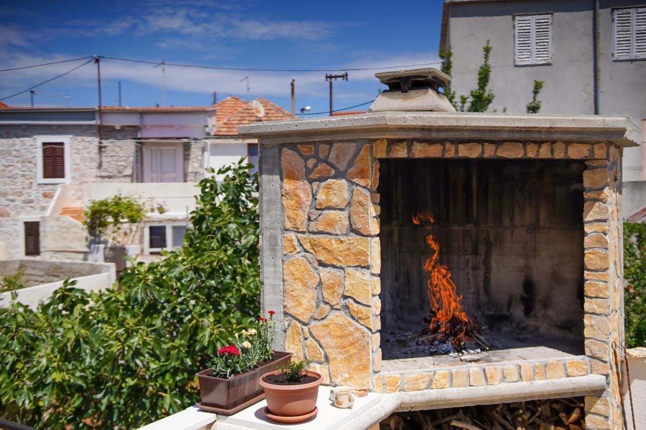 Kaprije Apartmani Tina I Ena Exterior foto