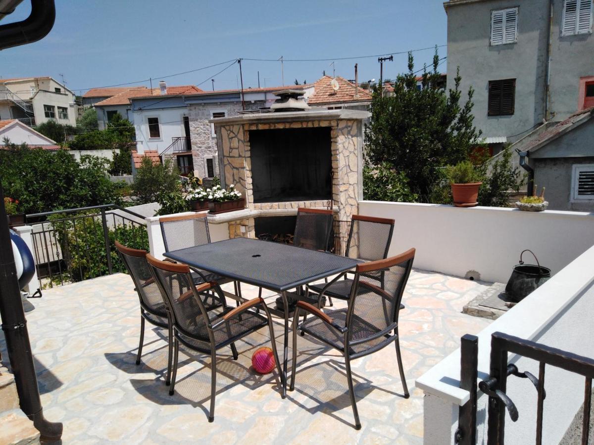 Kaprije Apartmani Tina I Ena Exterior foto