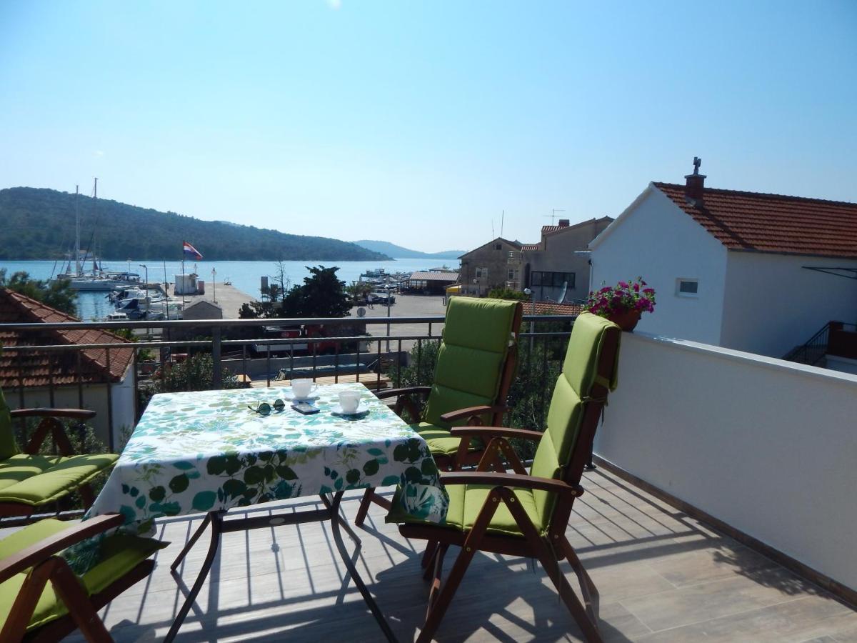 Kaprije Apartmani Tina I Ena Exterior foto