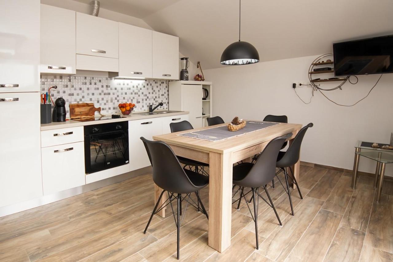 Kaprije Apartmani Tina I Ena Exterior foto