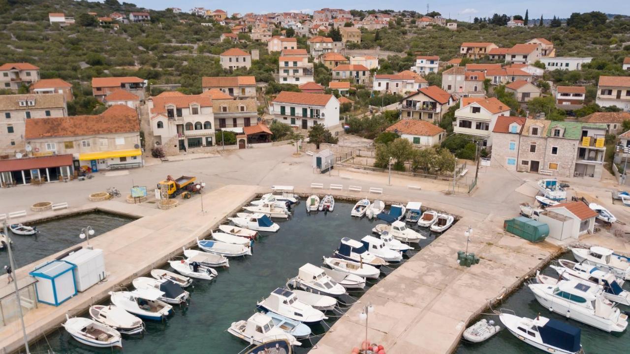 Kaprije Apartmani Tina I Ena Exterior foto
