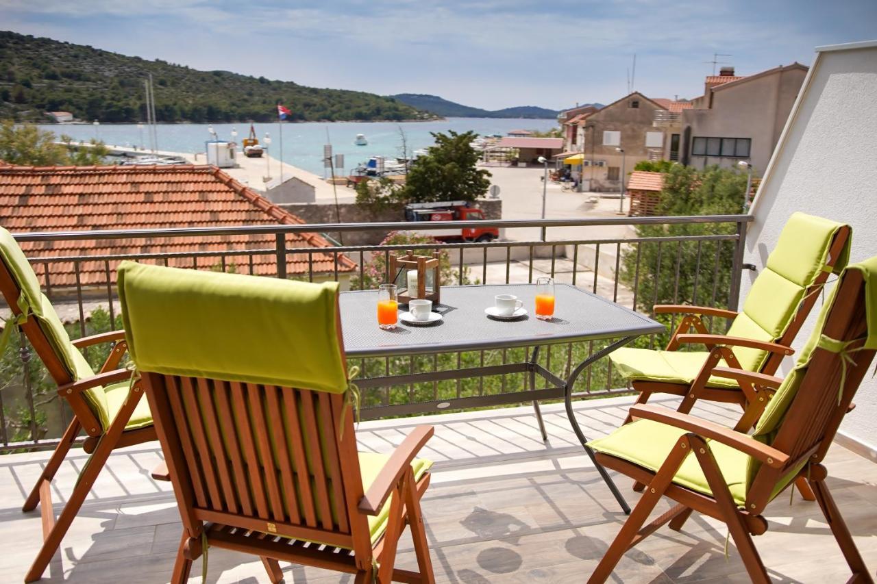 Kaprije Apartmani Tina I Ena Exterior foto