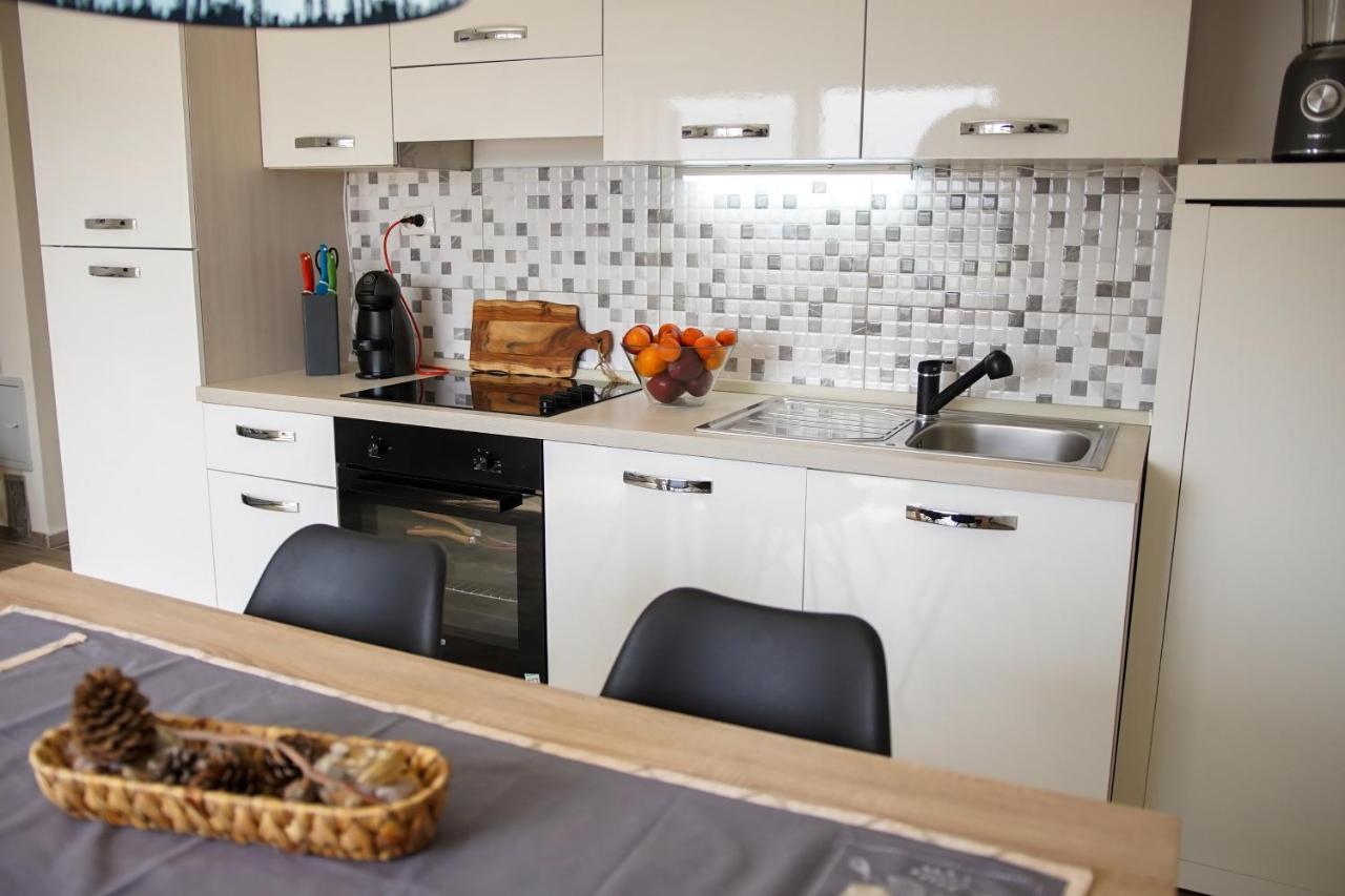 Kaprije Apartmani Tina I Ena Exterior foto