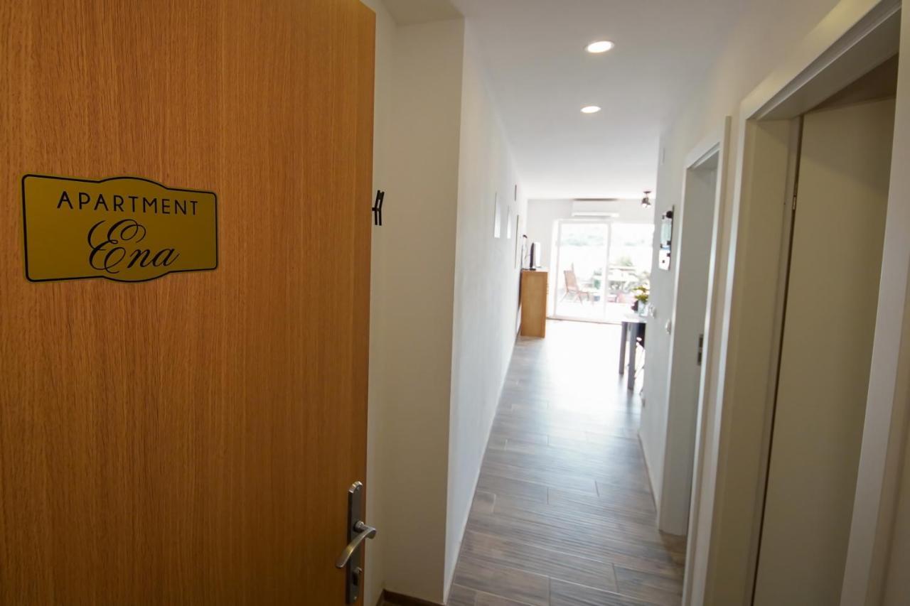 Kaprije Apartmani Tina I Ena Exterior foto