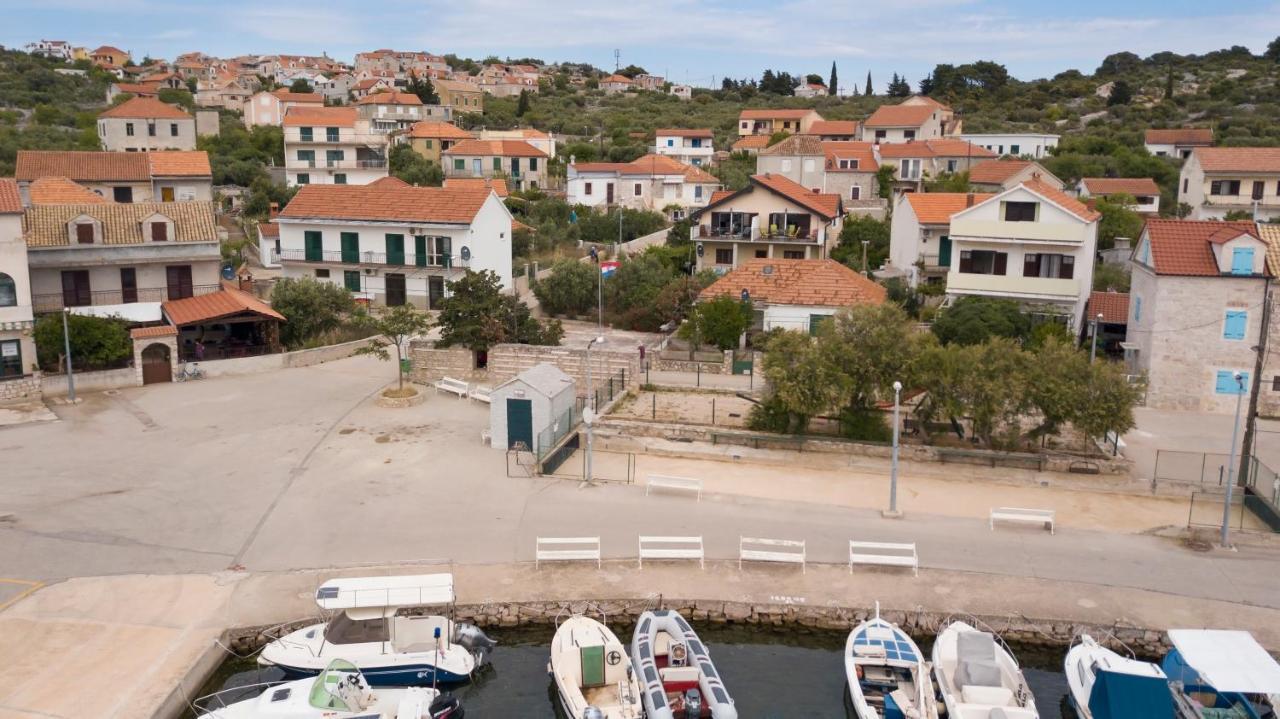 Kaprije Apartmani Tina I Ena Exterior foto
